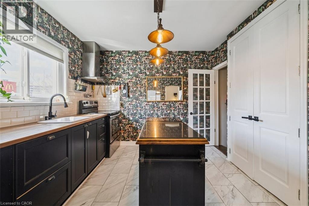 












41 BALDWIN Street

,
Dundas,




Ontario
L9H1A7

