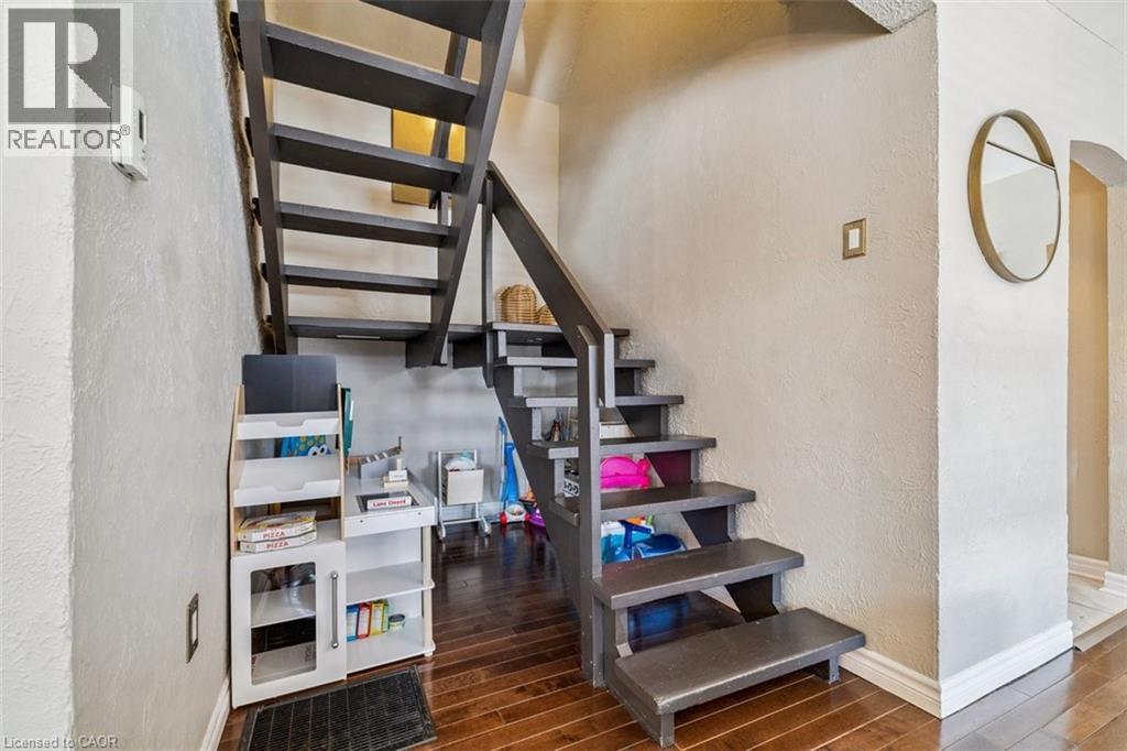 












41 BALDWIN Street

,
Dundas,




Ontario
L9H1A7

