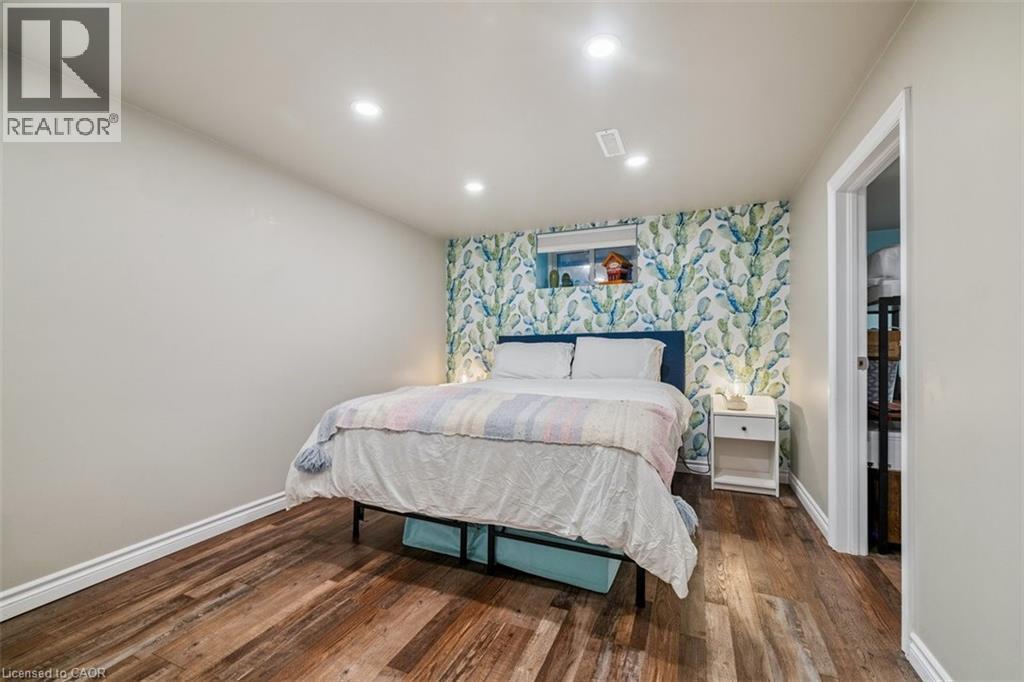 












41 BALDWIN Street

,
Dundas,




Ontario
L9H1A7

