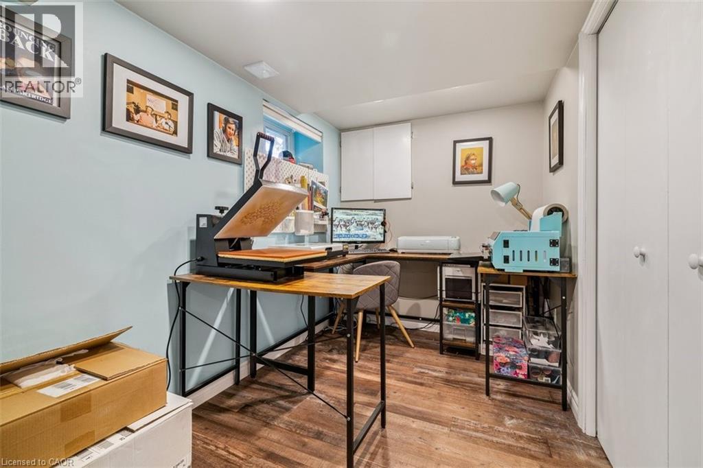 












41 BALDWIN Street

,
Dundas,




Ontario
L9H1A7

