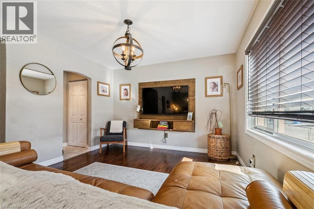 












41 BALDWIN Street

,
Dundas,




Ontario
L9H1A7

