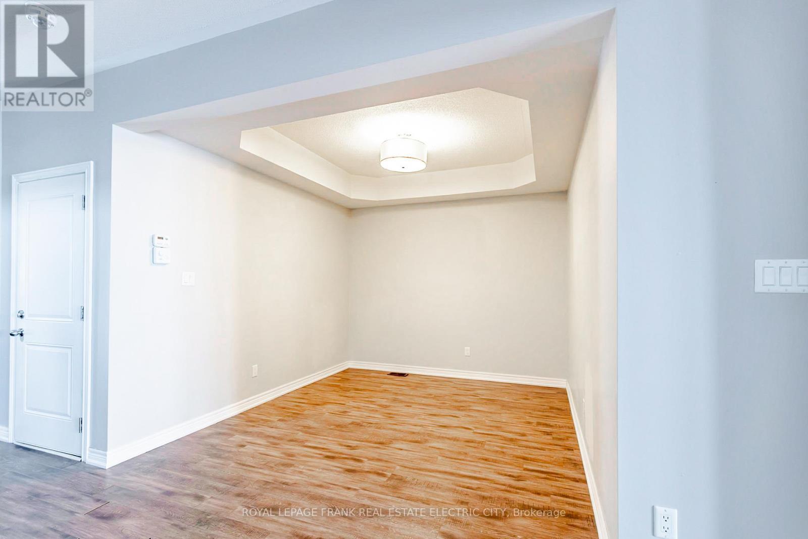 












417 FLORENCE DRIVE

,
Peterborough (Monaghan Ward 2),




Ontario
K9J0H7

