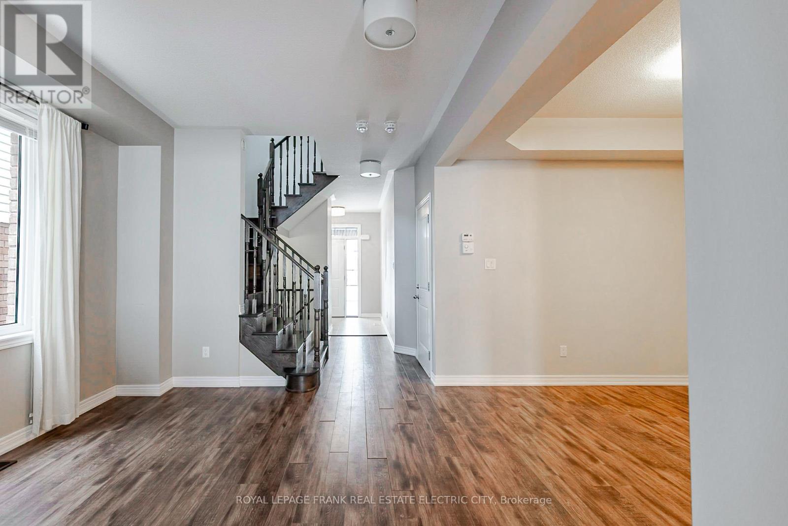 












417 FLORENCE DRIVE

,
Peterborough (Monaghan Ward 2),




Ontario
K9J0H7

