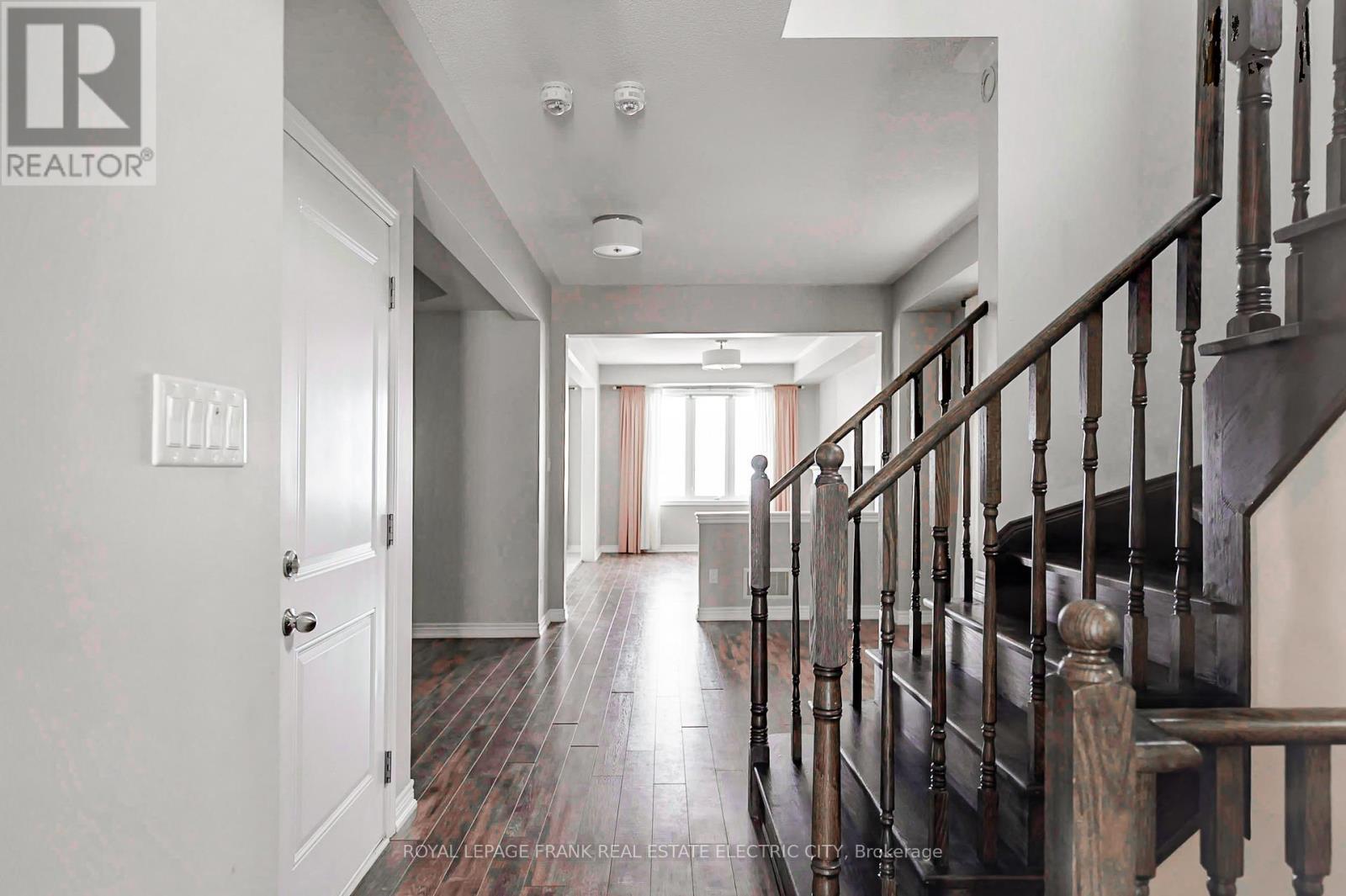 












417 FLORENCE DRIVE

,
Peterborough (Monaghan Ward 2),




Ontario
K9J0H7

