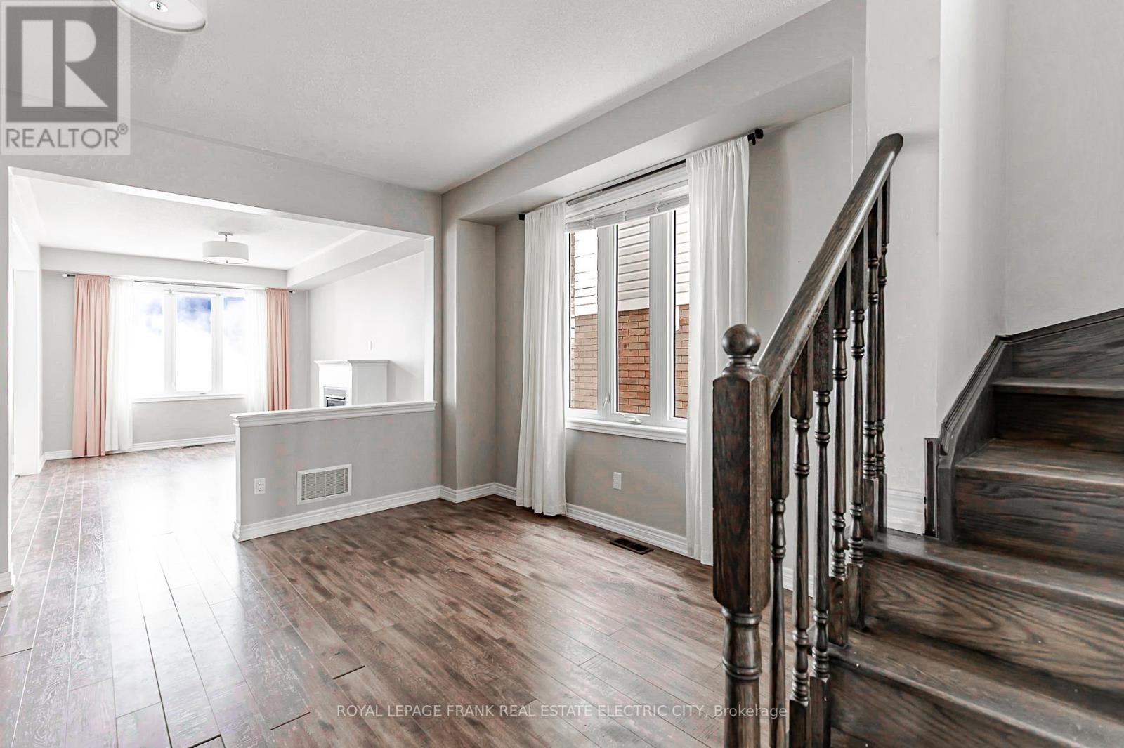 












417 FLORENCE DRIVE

,
Peterborough (Monaghan Ward 2),




Ontario
K9J0H7

