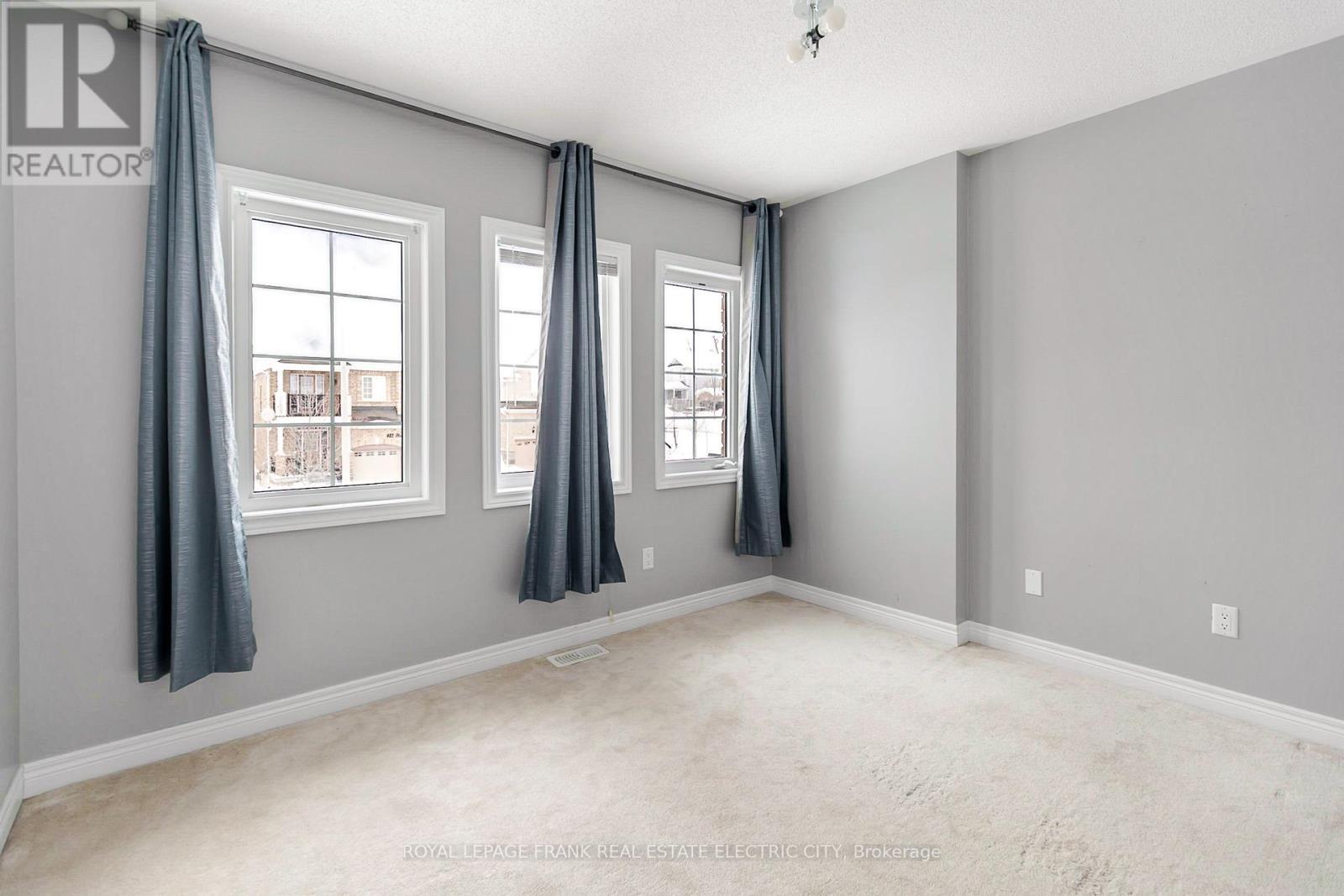 












417 FLORENCE DRIVE

,
Peterborough (Monaghan Ward 2),




Ontario
K9J0H7

