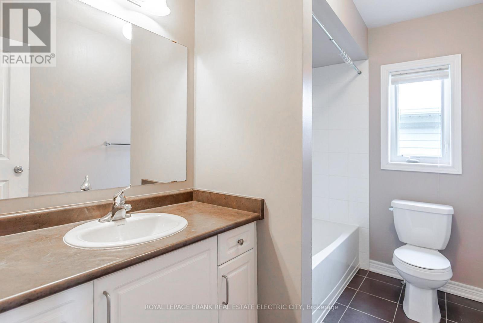 












417 FLORENCE DRIVE

,
Peterborough (Monaghan Ward 2),




Ontario
K9J0H7

