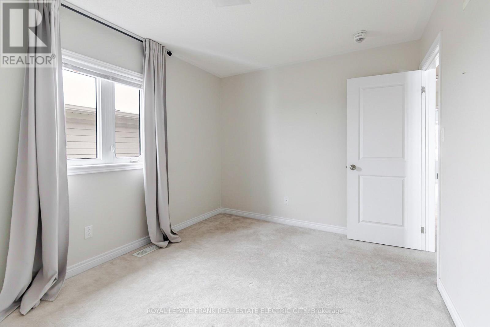 












417 FLORENCE DRIVE

,
Peterborough (Monaghan Ward 2),




Ontario
K9J0H7

