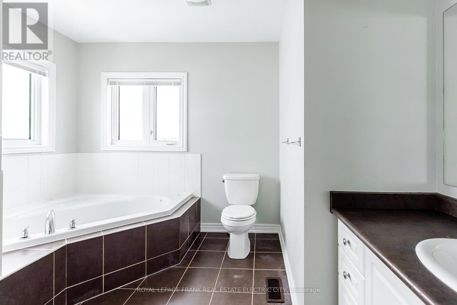 












417 FLORENCE DRIVE

,
Peterborough (Monaghan Ward 2),




Ontario
K9J0H7

