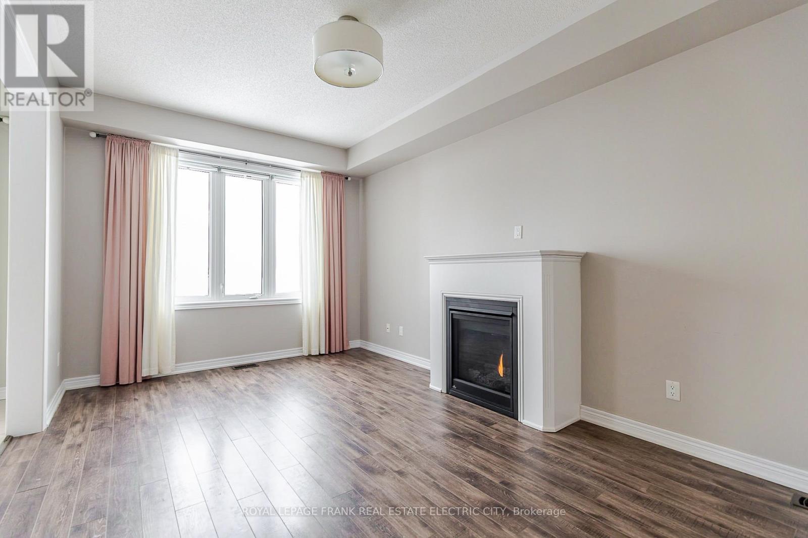 












417 FLORENCE DRIVE

,
Peterborough (Monaghan Ward 2),




Ontario
K9J0H7

