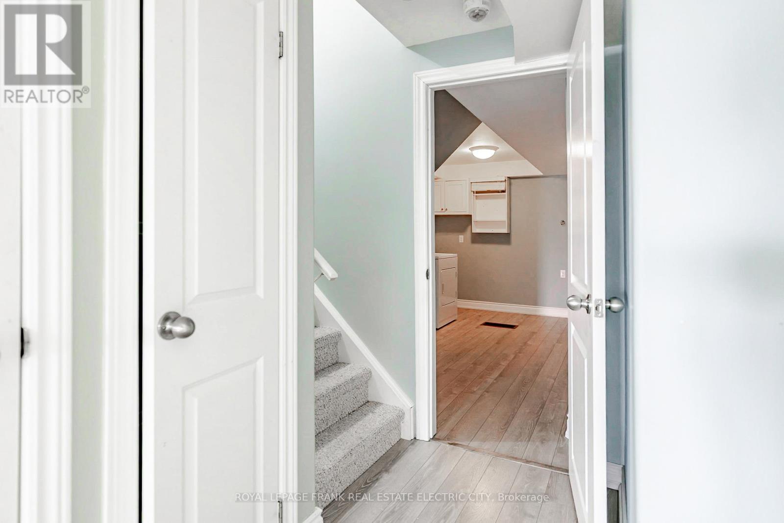 












417 FLORENCE DRIVE

,
Peterborough (Monaghan Ward 2),




Ontario
K9J0H7

