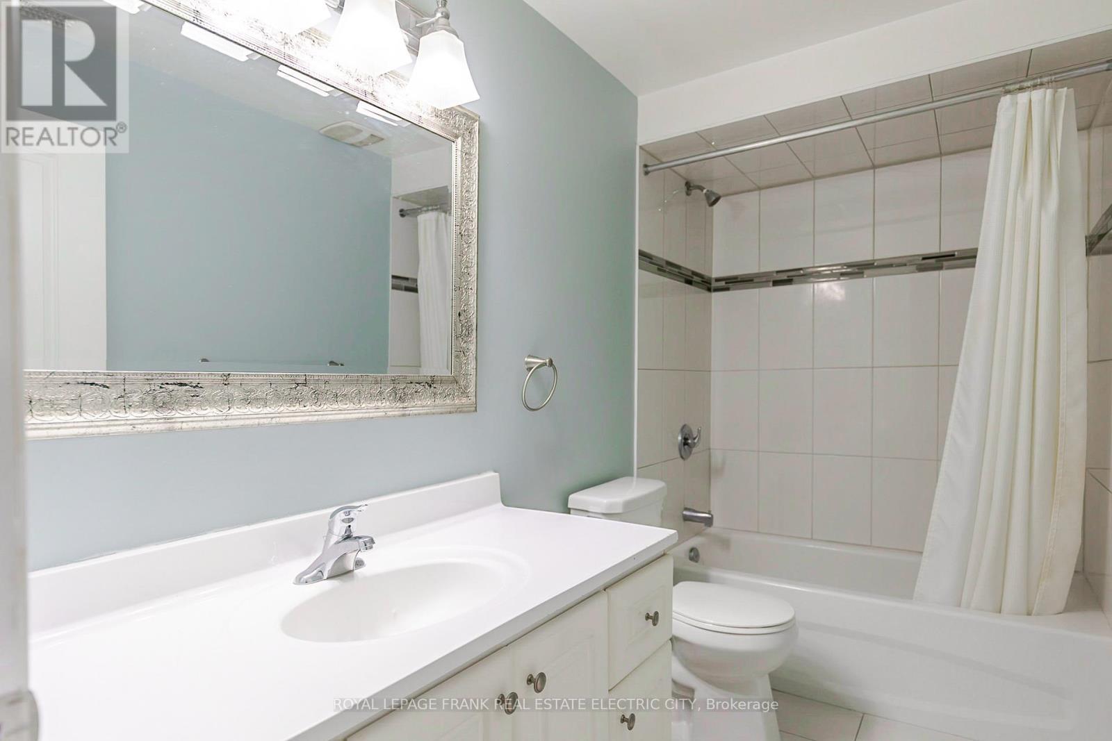 












417 FLORENCE DRIVE

,
Peterborough (Monaghan Ward 2),




Ontario
K9J0H7

