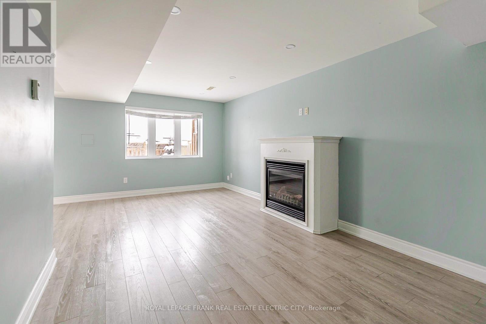 












417 FLORENCE DRIVE

,
Peterborough (Monaghan Ward 2),




Ontario
K9J0H7

