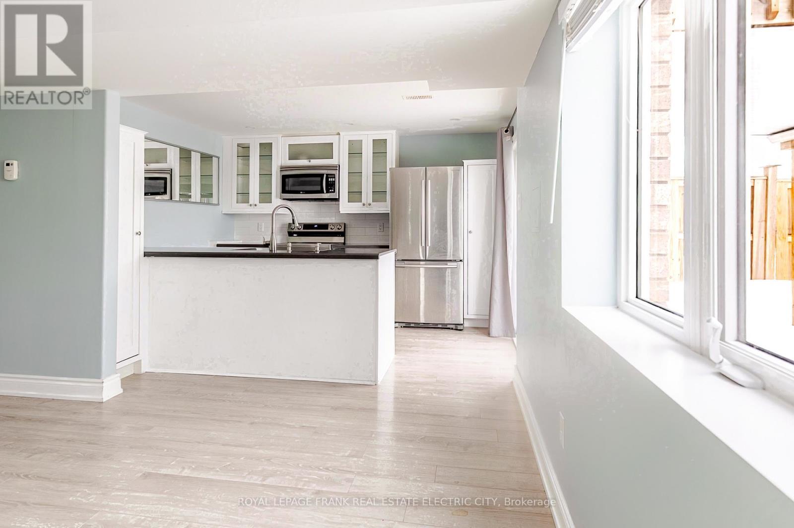 












417 FLORENCE DRIVE

,
Peterborough (Monaghan Ward 2),




Ontario
K9J0H7

