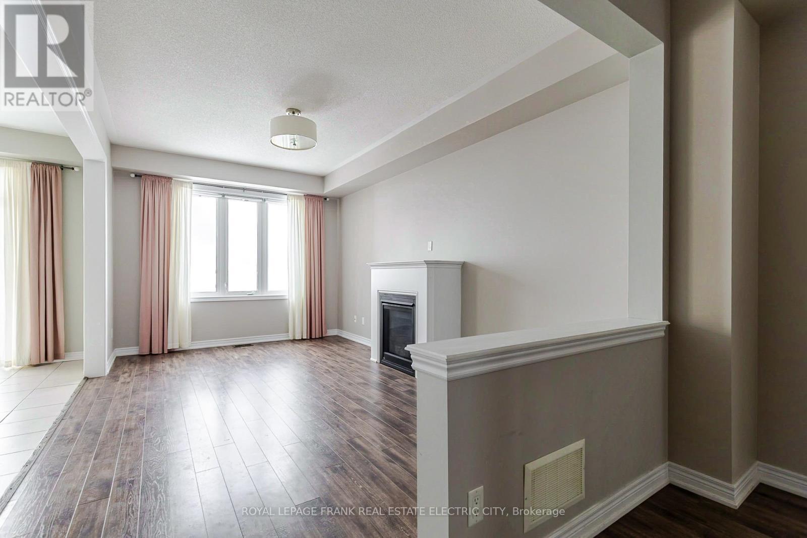 












417 FLORENCE DRIVE

,
Peterborough (Monaghan Ward 2),




Ontario
K9J0H7

