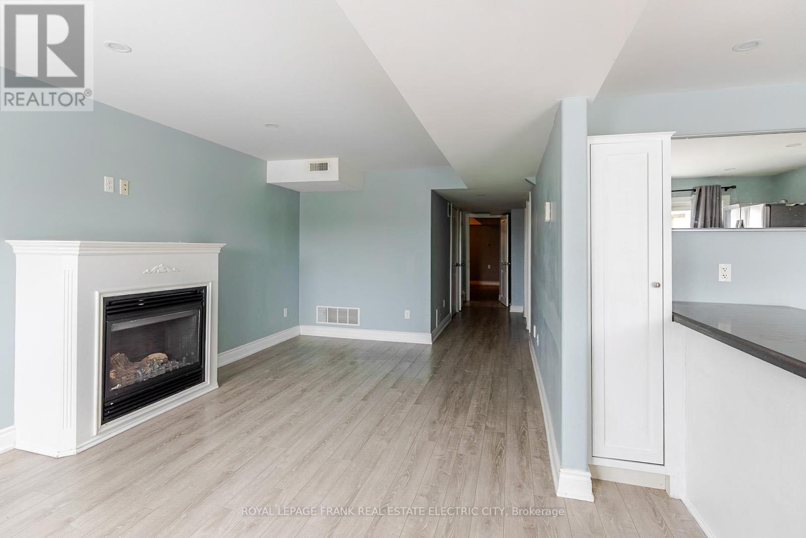 












417 FLORENCE DRIVE

,
Peterborough (Monaghan Ward 2),




Ontario
K9J0H7

