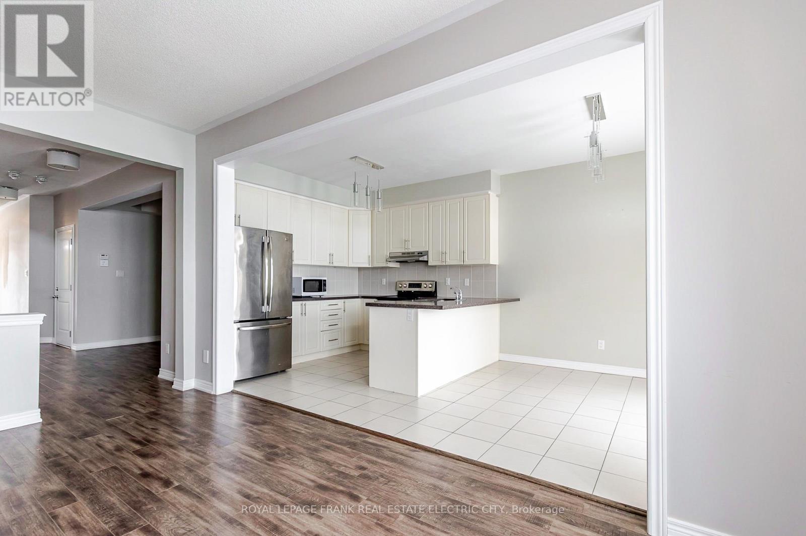 












417 FLORENCE DRIVE

,
Peterborough (Monaghan Ward 2),




Ontario
K9J0H7

