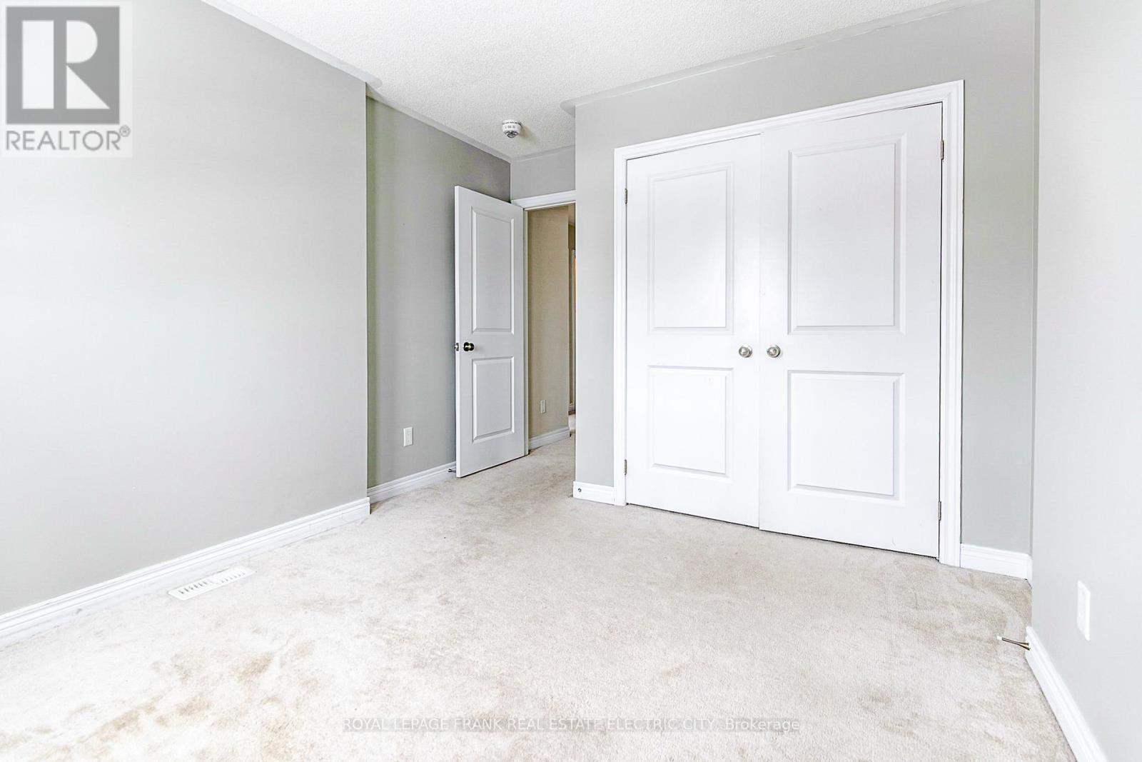 












417 FLORENCE DRIVE

,
Peterborough (Monaghan Ward 2),




Ontario
K9J0H7

