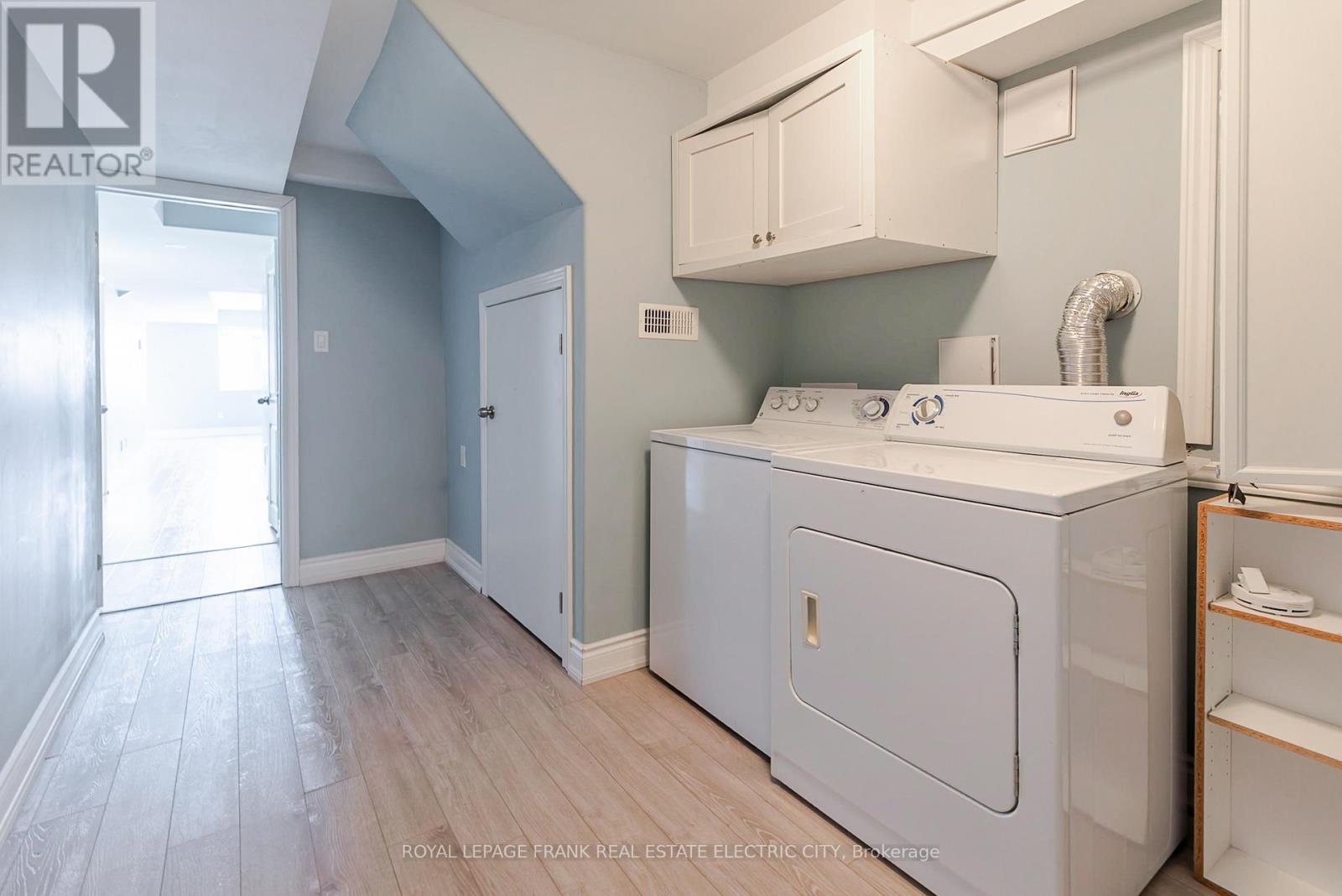 












417 FLORENCE DRIVE

,
Peterborough (Monaghan Ward 2),




Ontario
K9J0H7

