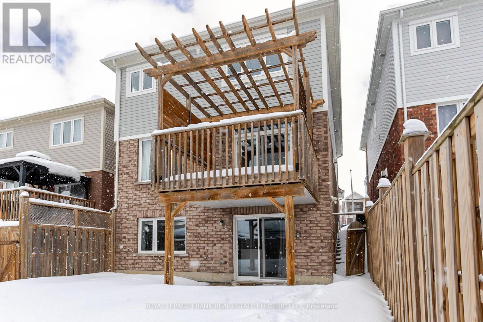 












417 FLORENCE DRIVE

,
Peterborough (Monaghan Ward 2),




Ontario
K9J0H7

