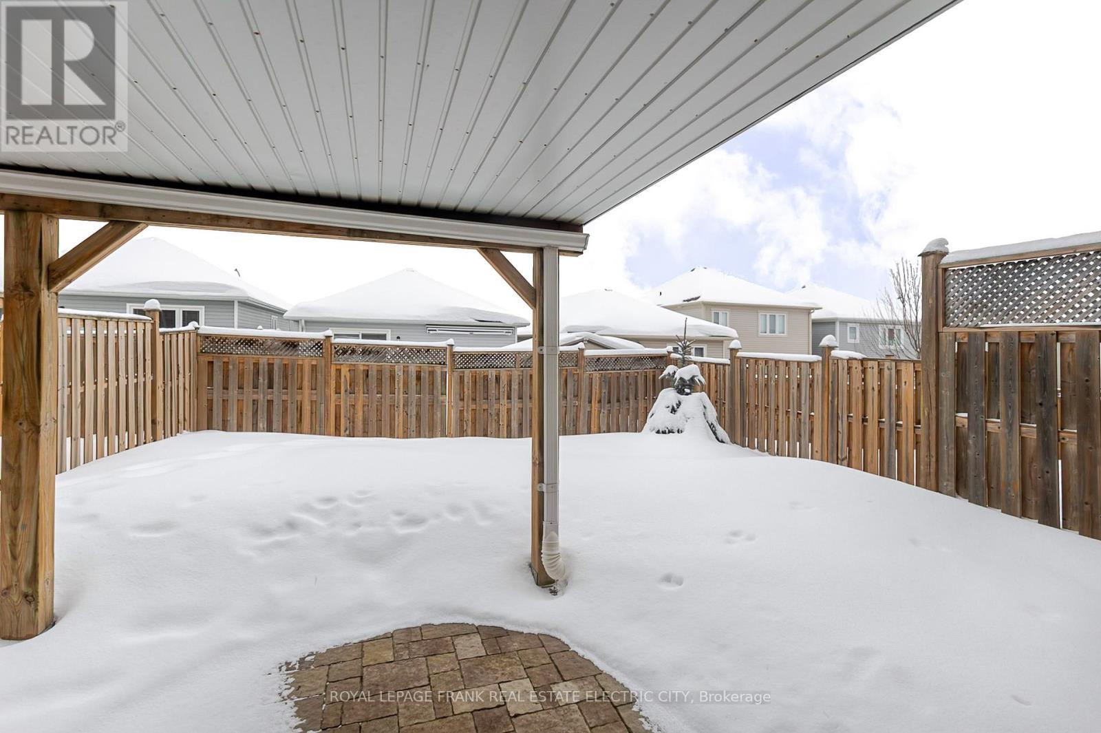 












417 FLORENCE DRIVE

,
Peterborough (Monaghan Ward 2),




Ontario
K9J0H7

