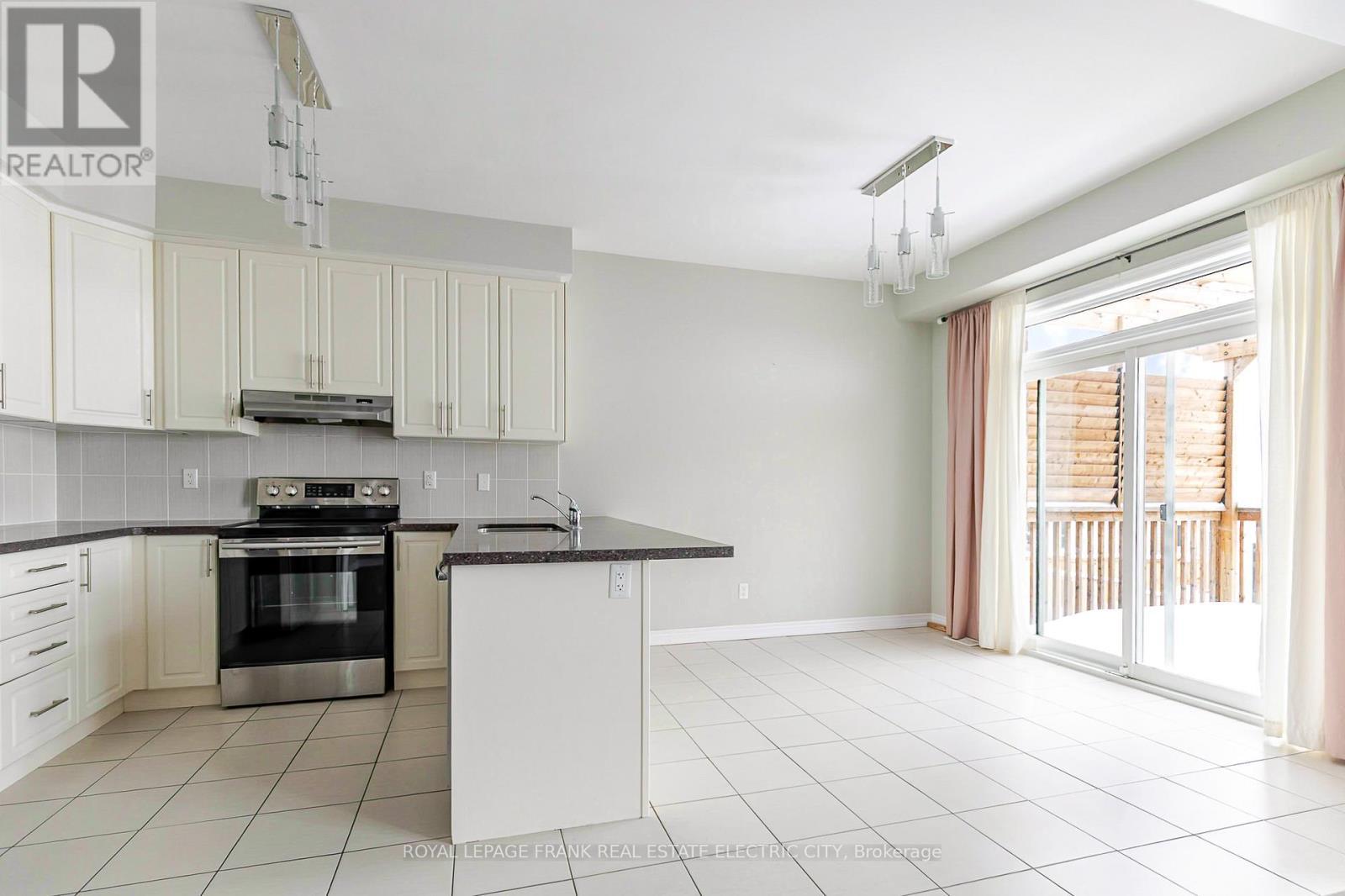 












417 FLORENCE DRIVE

,
Peterborough (Monaghan Ward 2),




Ontario
K9J0H7

