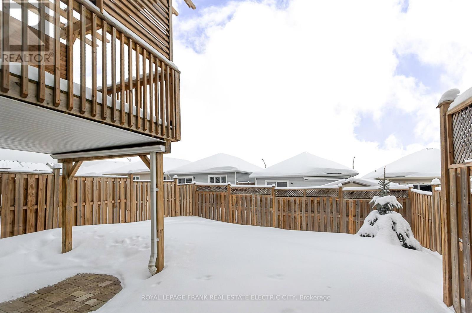 












417 FLORENCE DRIVE

,
Peterborough (Monaghan Ward 2),




Ontario
K9J0H7

