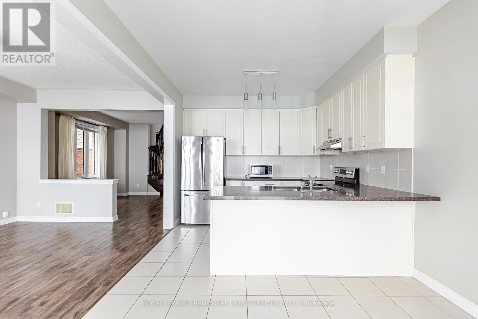 












417 FLORENCE DRIVE

,
Peterborough (Monaghan Ward 2),




Ontario
K9J0H7

