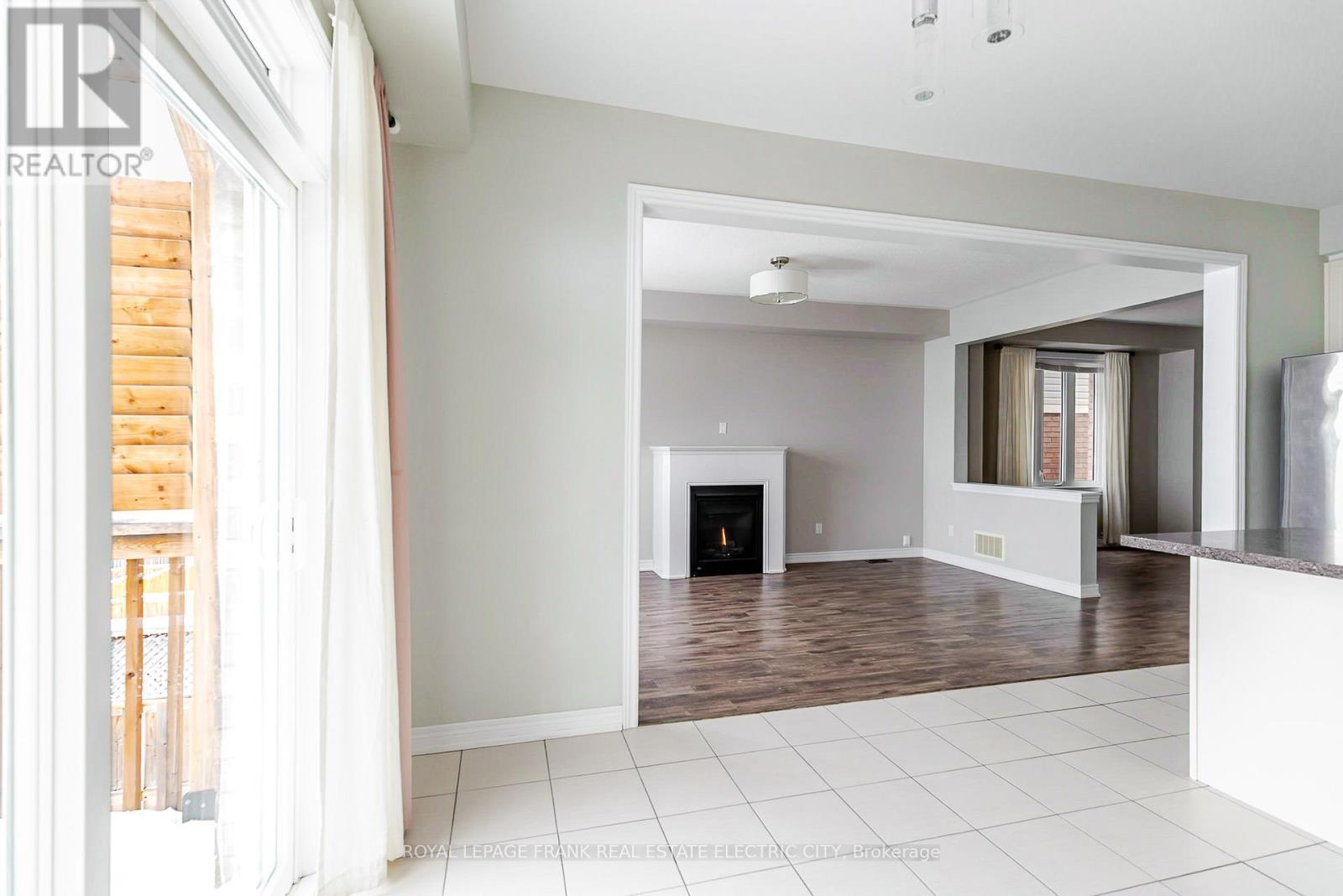 












417 FLORENCE DRIVE

,
Peterborough (Monaghan Ward 2),




Ontario
K9J0H7

