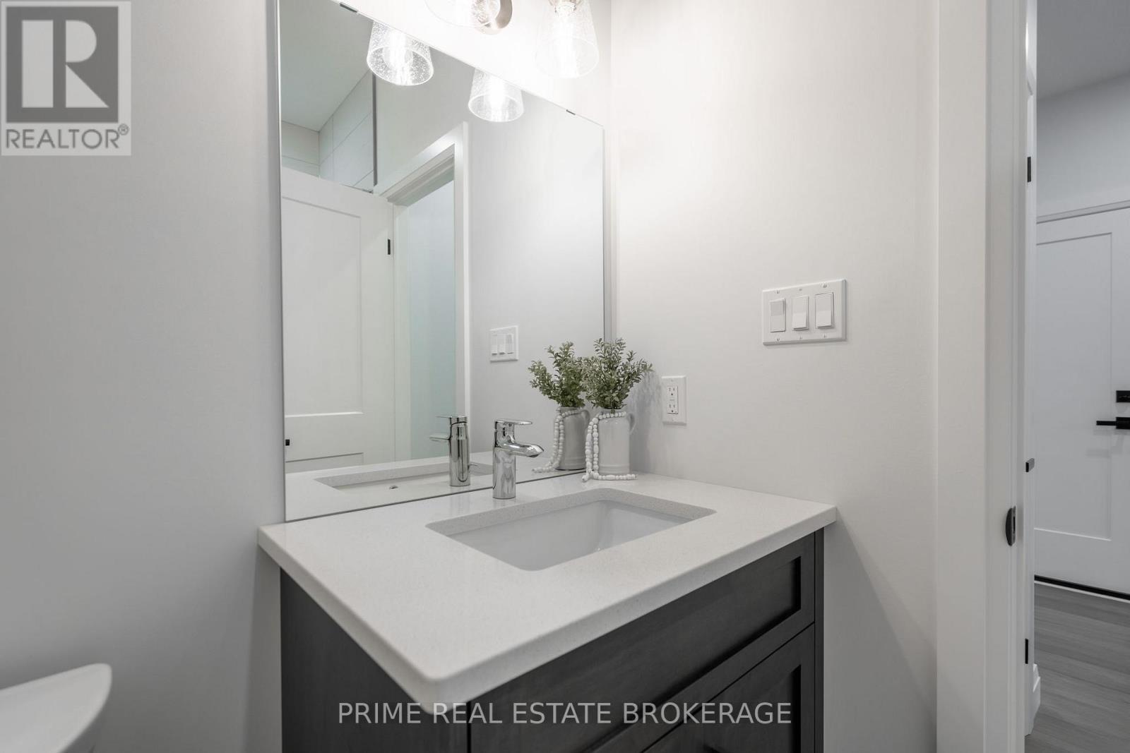 












1 - 62 COMPASS TRAIL

,
Central Elgin (Port Stanley),







Ontario
N5L0B4

