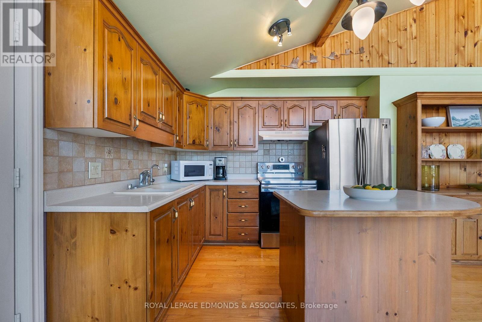 












47A TRILLIUM LANE

,
North Algona Wilberforce,




Ontario
K0J1T0

