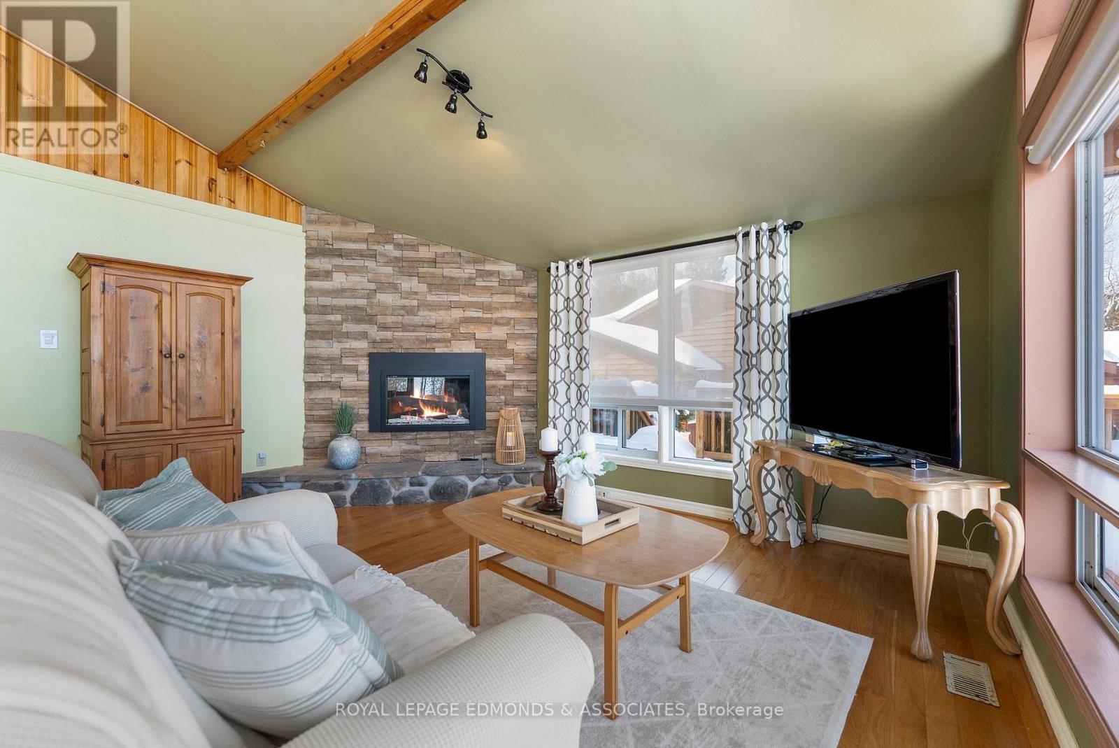 












47A TRILLIUM LANE

,
North Algona Wilberforce,




Ontario
K0J1T0

