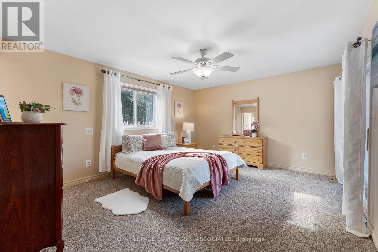 












47A TRILLIUM LANE

,
North Algona Wilberforce,




Ontario
K0J1T0

