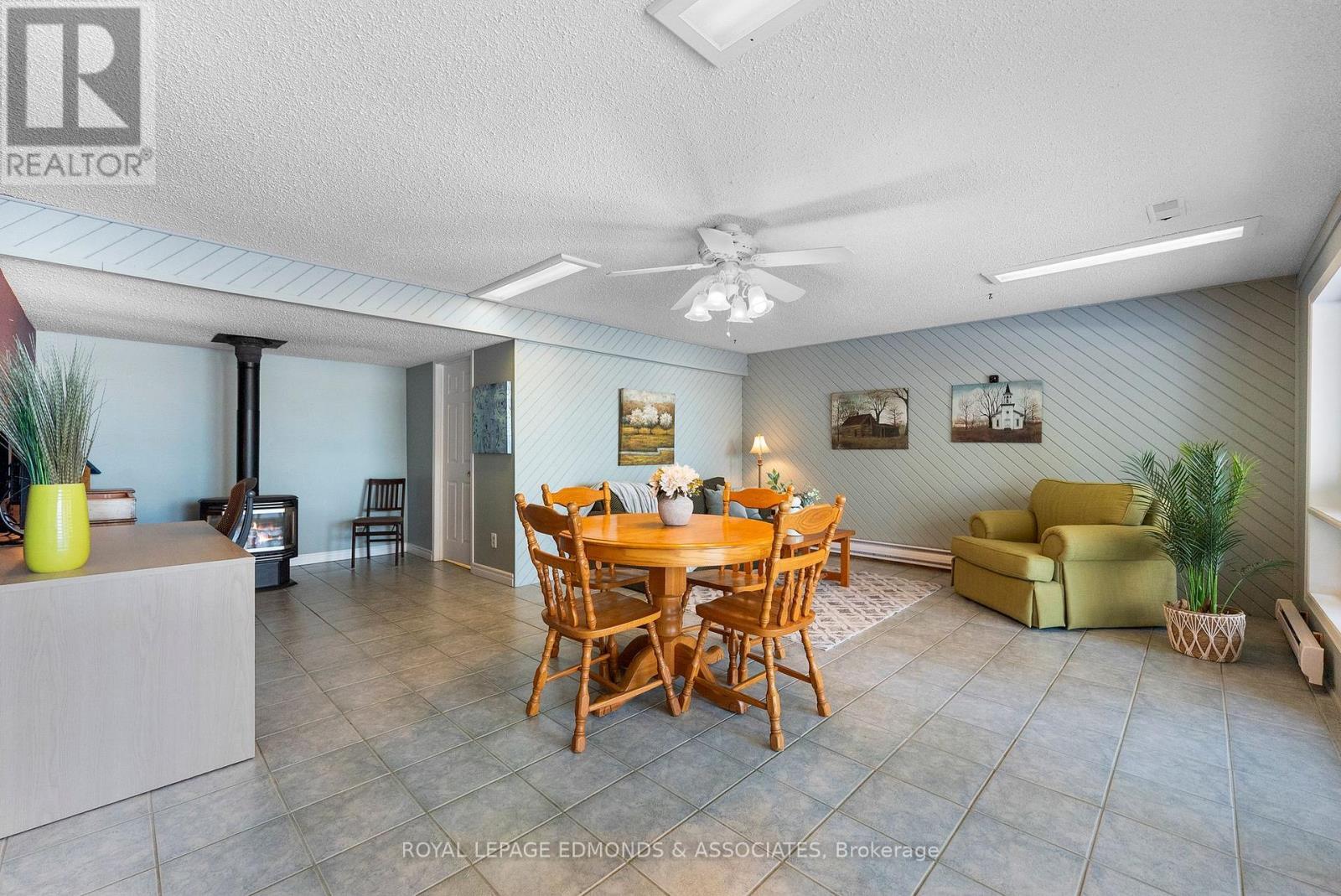 












47A TRILLIUM LANE

,
North Algona Wilberforce,




Ontario
K0J1T0

