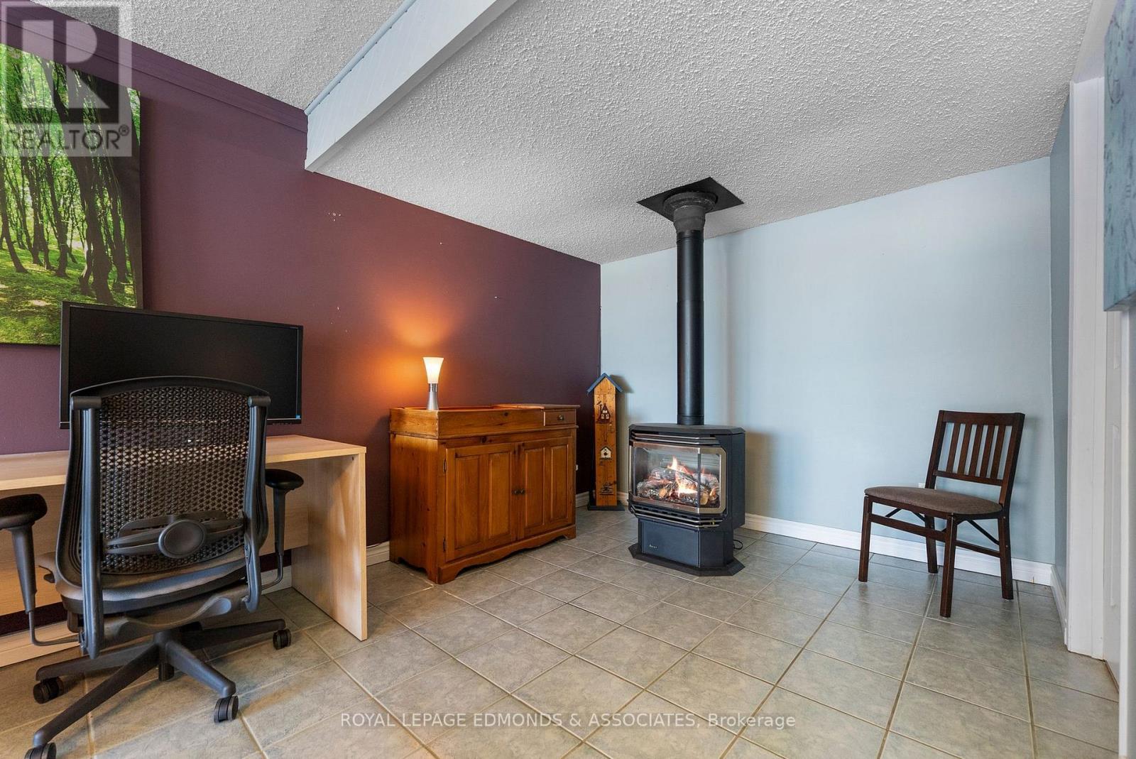 












47A TRILLIUM LANE

,
North Algona Wilberforce,




Ontario
K0J1T0

