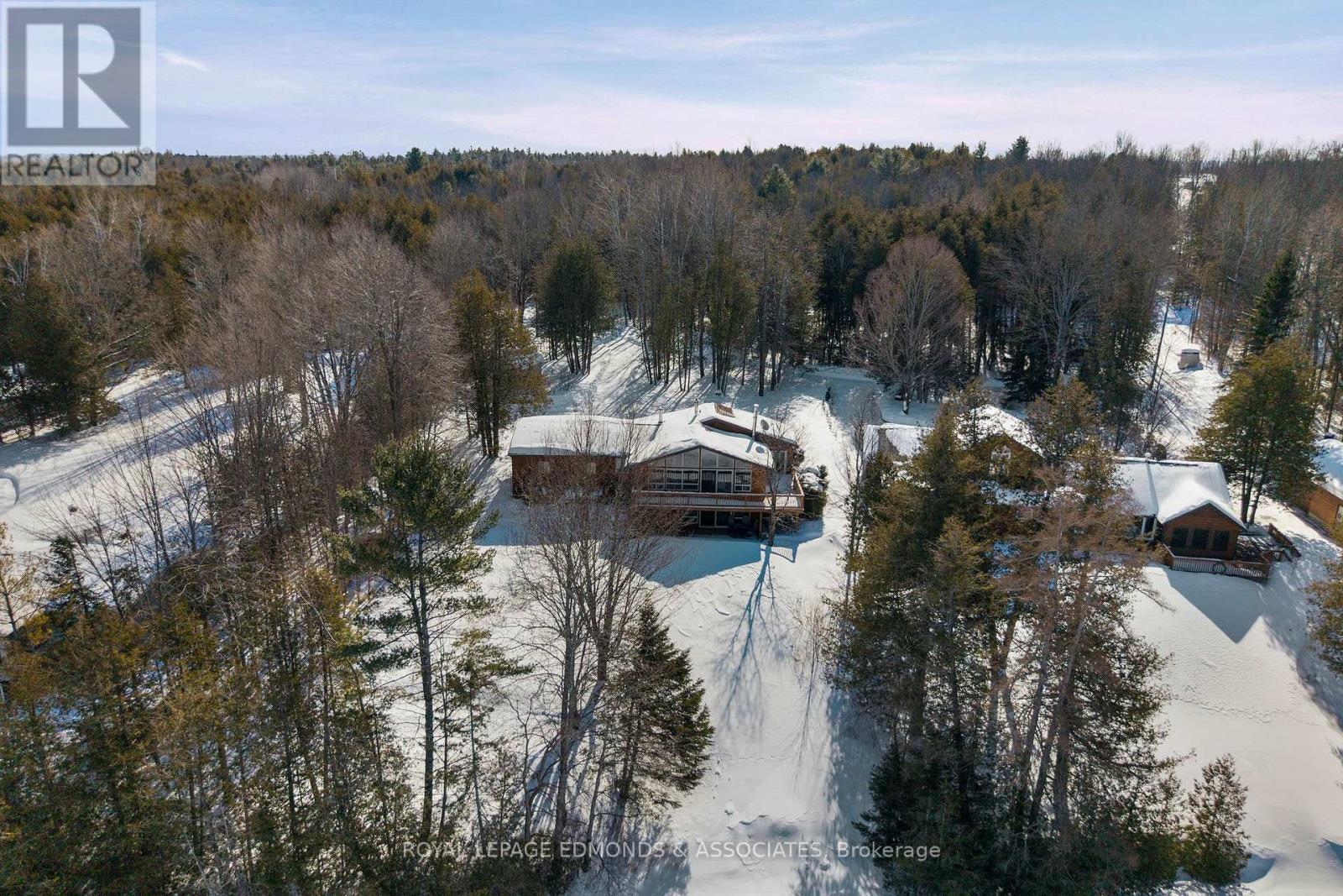 












47A TRILLIUM LANE

,
North Algona Wilberforce,




Ontario
K0J1T0

