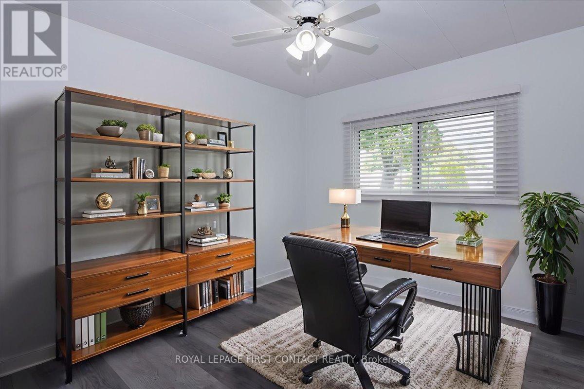 












25 HAWTHORNE DRIVE

,
Innisfil,




Ontario
L9S1P1

