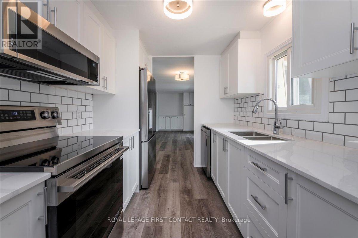 












25 HAWTHORNE DRIVE

,
Innisfil,




Ontario
L9S1P1

