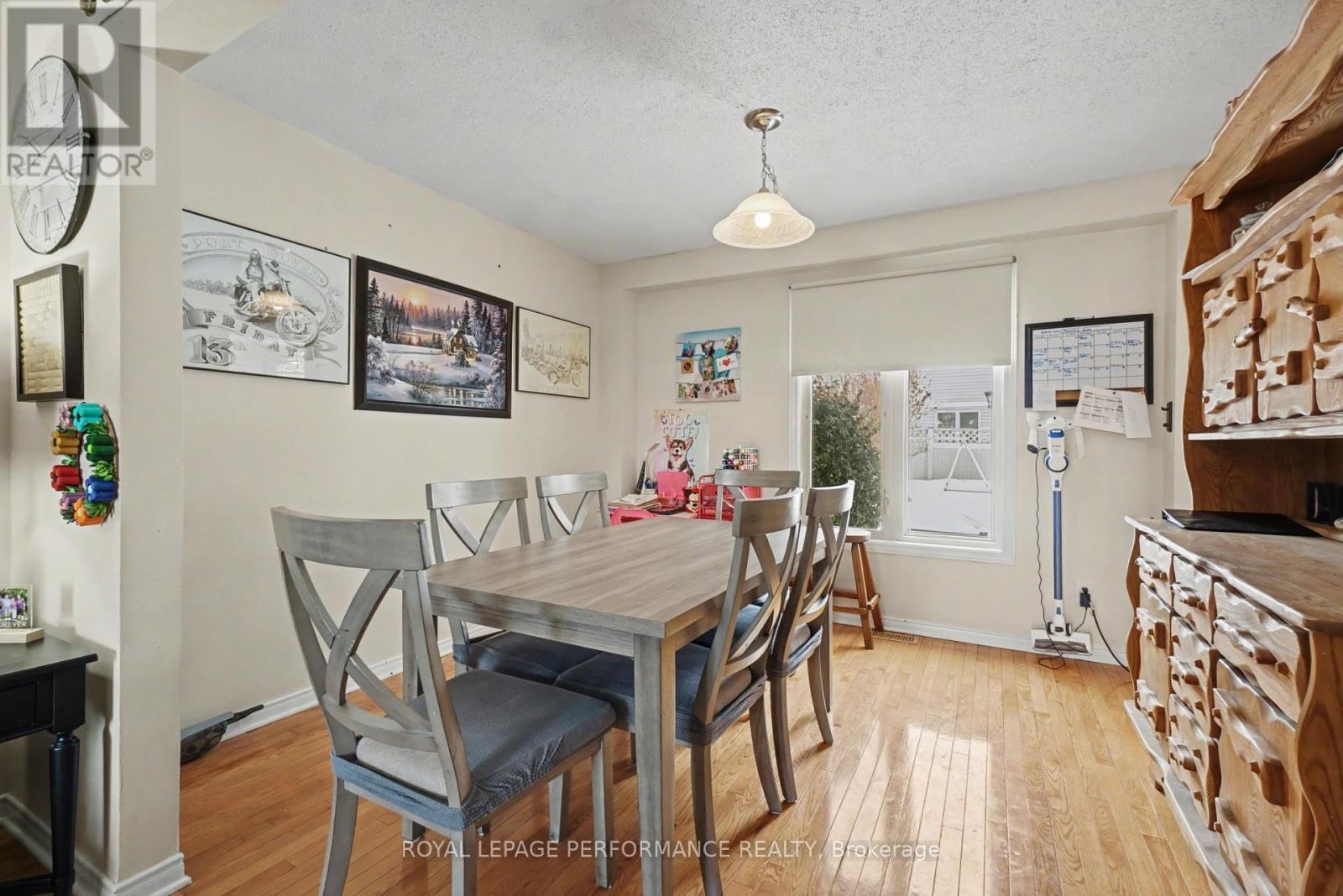 












734 MERKLEY DRIVE

,
Ottawa,




Ontario
K4A2T8

