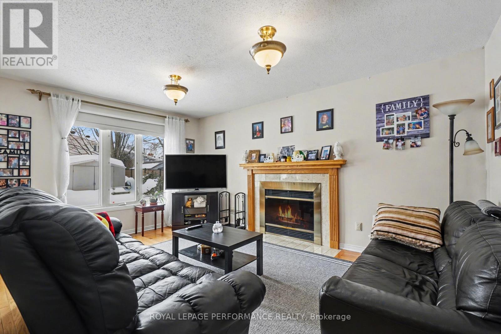 












734 MERKLEY DRIVE

,
Ottawa,




Ontario
K4A2T8

