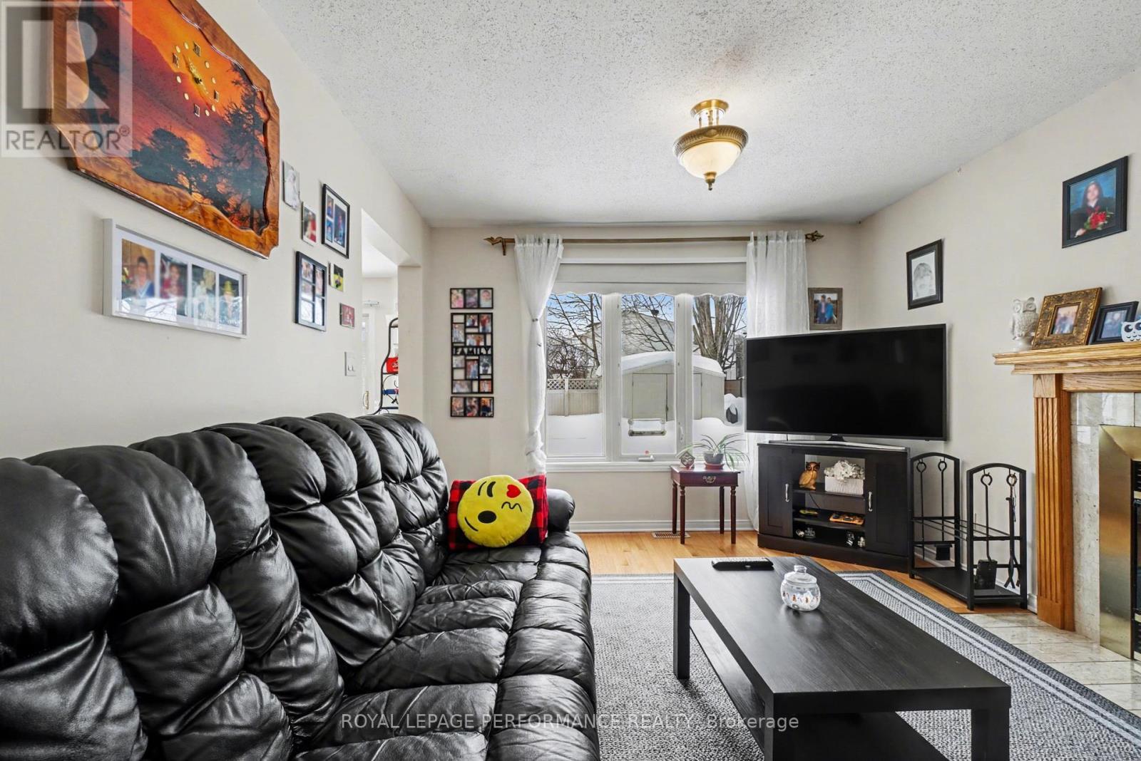 












734 MERKLEY DRIVE

,
Ottawa,




Ontario
K4A2T8

