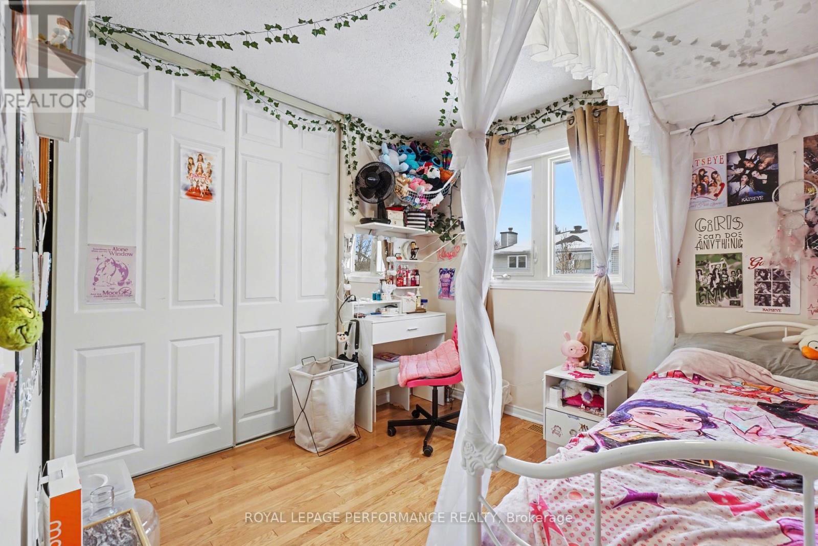 












734 MERKLEY DRIVE

,
Ottawa,




Ontario
K4A2T8

