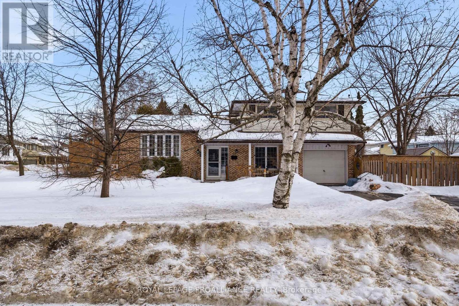 












23 DIAMOND CRESCENT

,
Belleville (Belleville Ward),




Ontario
K8N5G5

