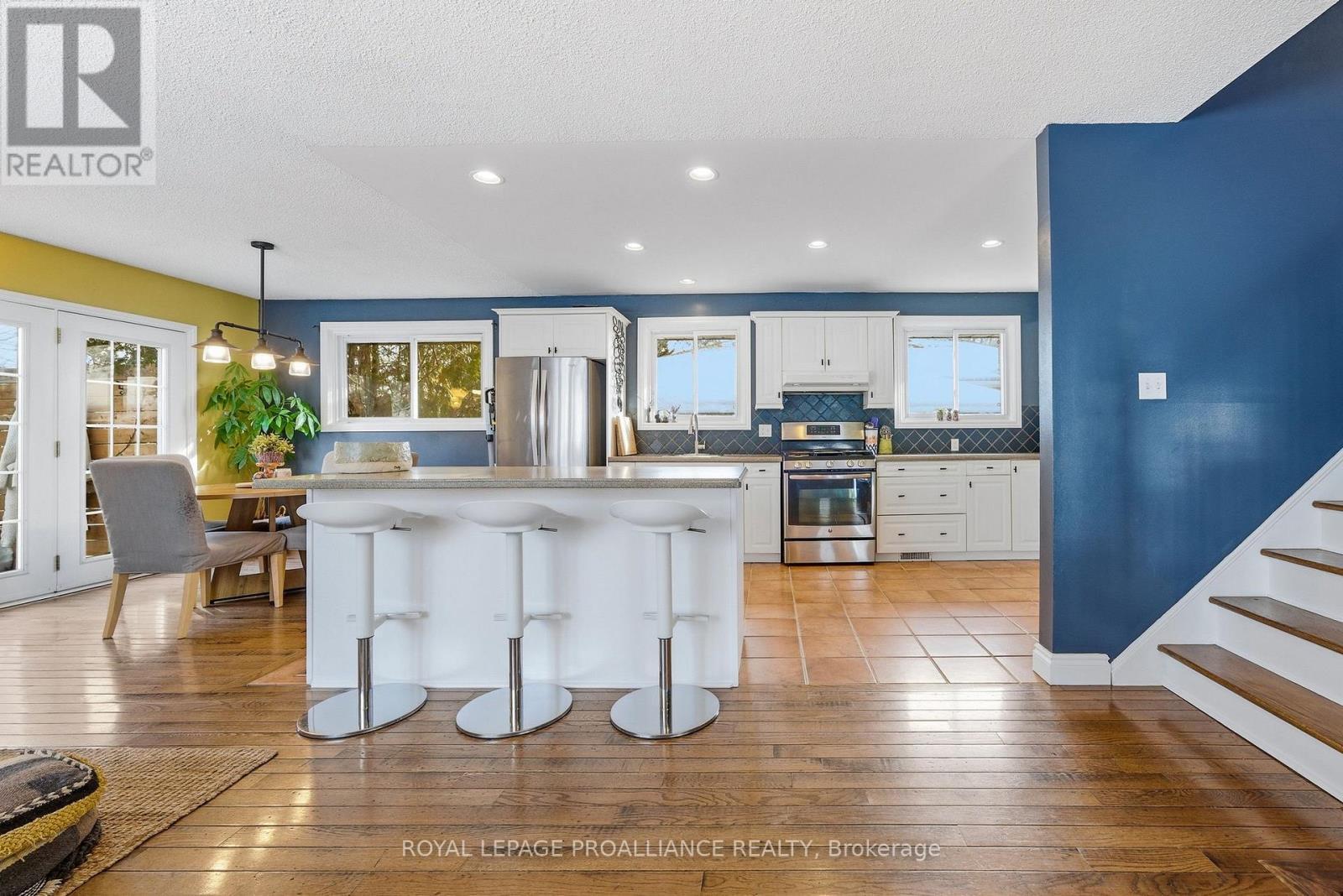 












23 DIAMOND CRESCENT

,
Belleville (Belleville Ward),




Ontario
K8N5G5

