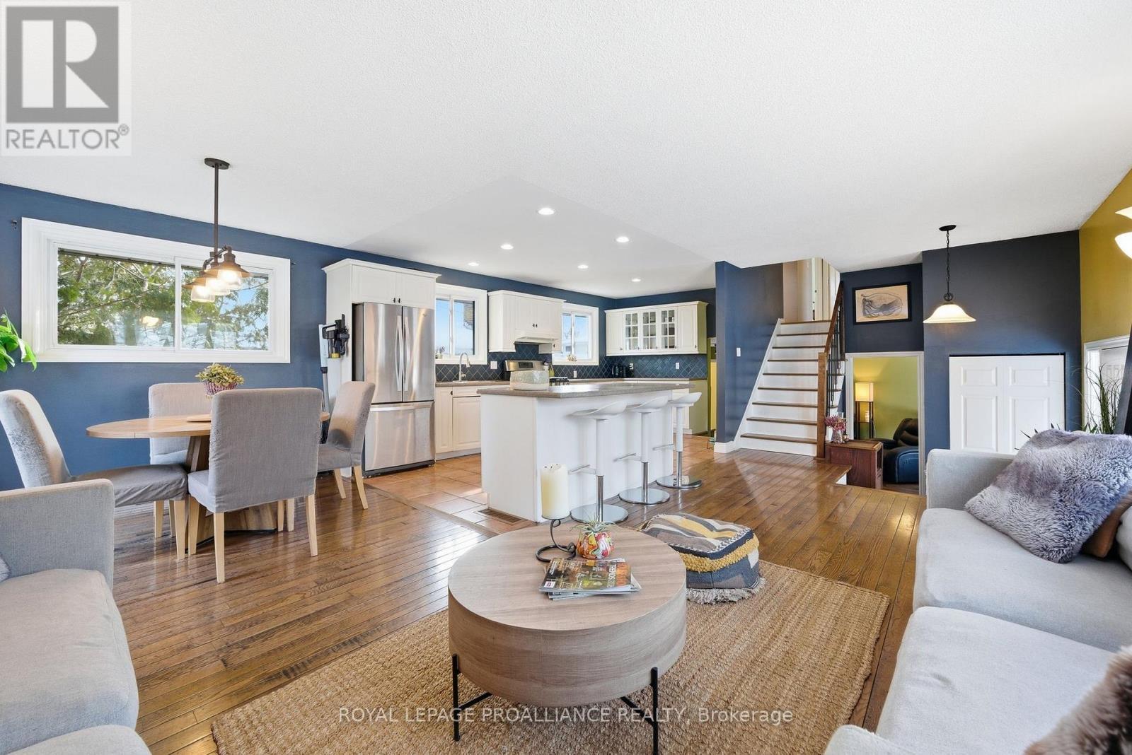 












23 DIAMOND CRESCENT

,
Belleville (Belleville Ward),




Ontario
K8N5G5

