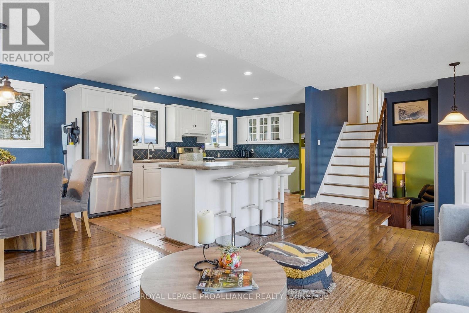 












23 DIAMOND CRESCENT

,
Belleville (Belleville Ward),




Ontario
K8N5G5

