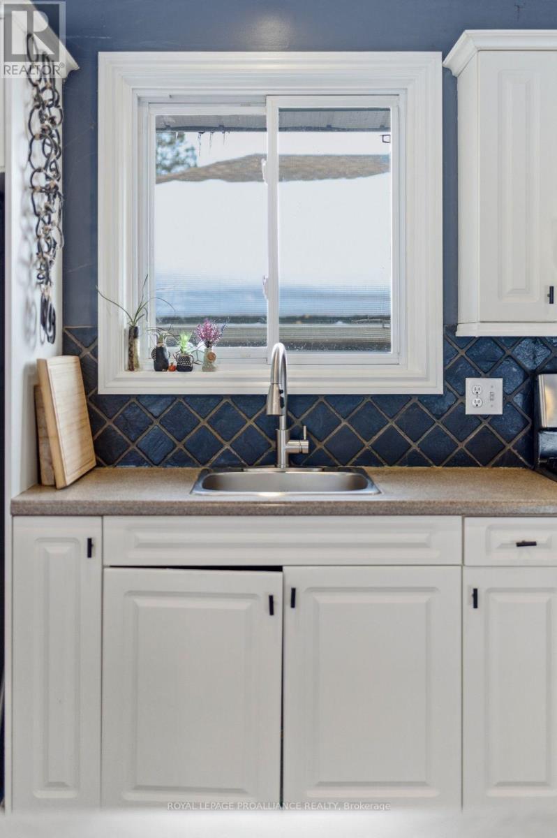 












23 DIAMOND CRESCENT

,
Belleville (Belleville Ward),




Ontario
K8N5G5

