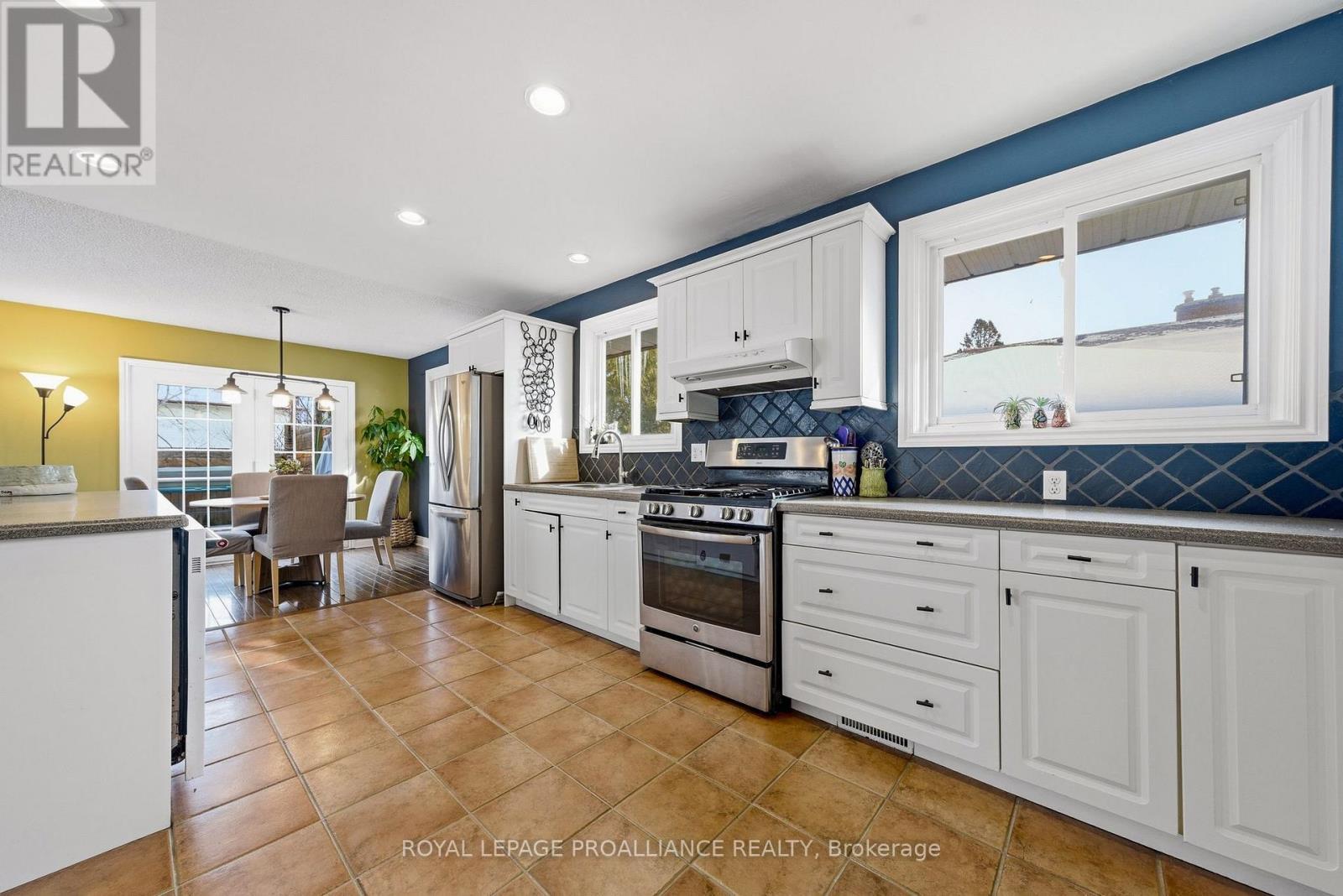 












23 DIAMOND CRESCENT

,
Belleville (Belleville Ward),




Ontario
K8N5G5

