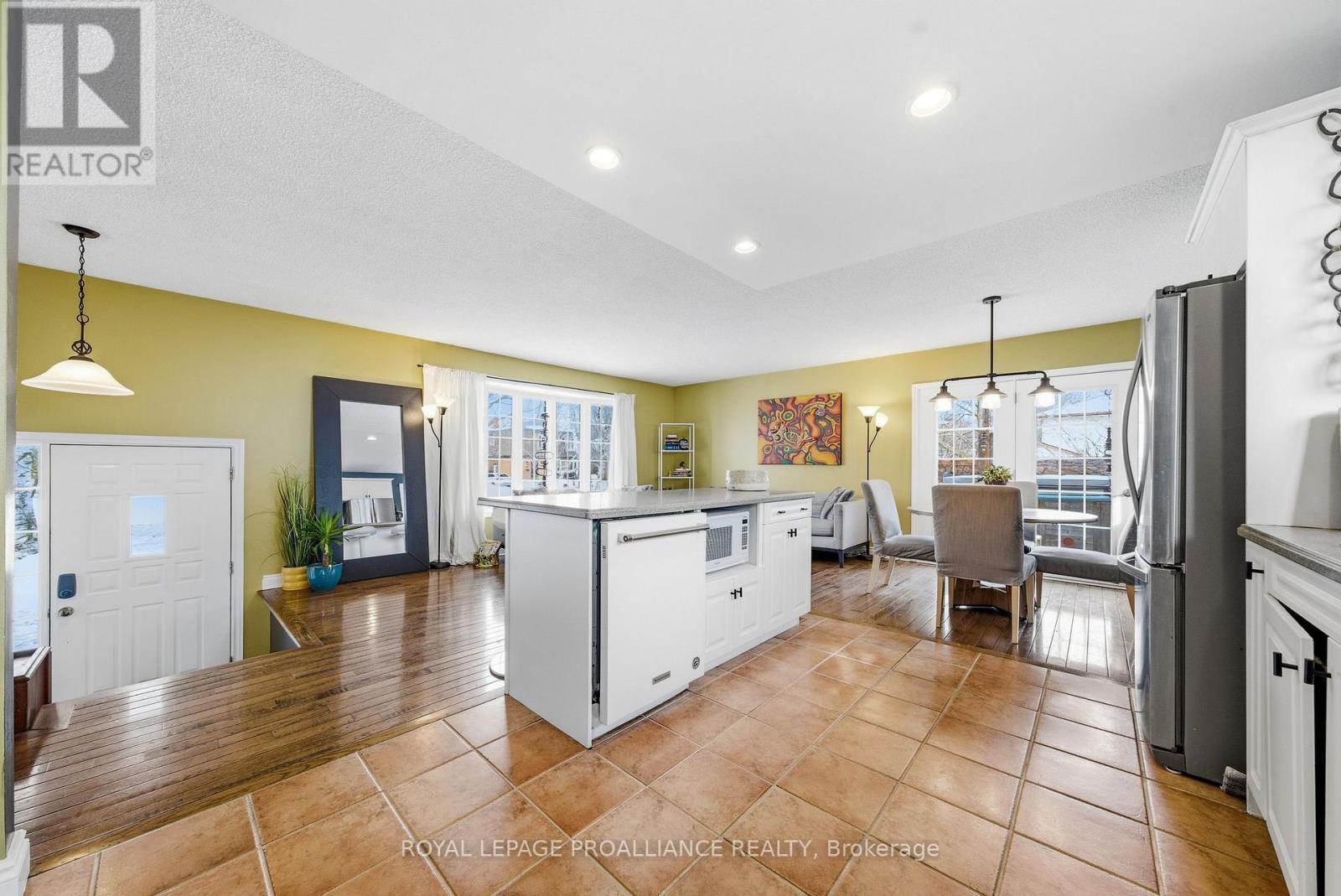 












23 DIAMOND CRESCENT

,
Belleville (Belleville Ward),




Ontario
K8N5G5

