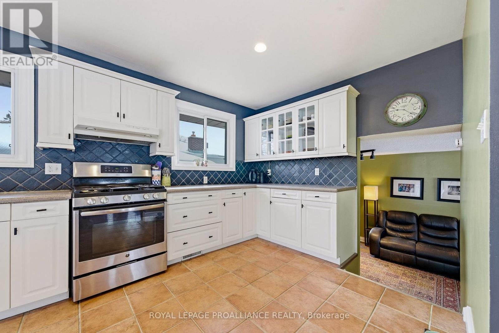 












23 DIAMOND CRESCENT

,
Belleville (Belleville Ward),




Ontario
K8N5G5

